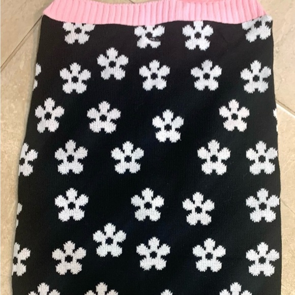 Francesca’s Collections Mable & James Daisy Knit Pet Sweater - Picture 5 of 7